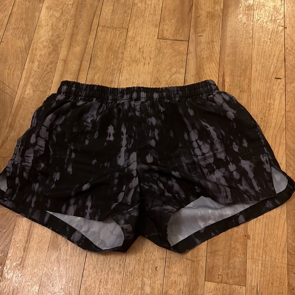 Old Navy Dolphin-Hem run shorts for girls - Picture 2 of 3